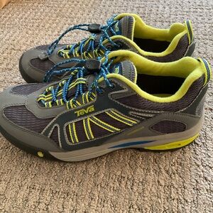 Teva charge waterproof hiking shoes size 4 active outdoors vguc bungee closure